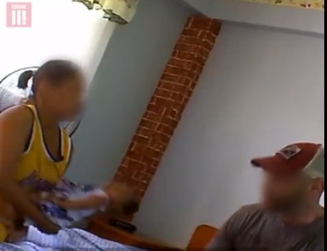 Video gây sốc: Mẹ bán con cho những kẻ lạm dụng tình dục - Ảnh 3.