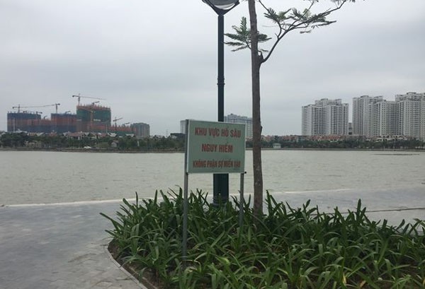 Hà Nội: Tập thể dục, người dân phát hiện thi thể người phụ nữ nổi trên mặt hồ - Ảnh 2. Hà Nội: Tập thể dục, người dân phát hiện thi thể người phụ nữ nổi trên mặt hồ - Ảnh 2.