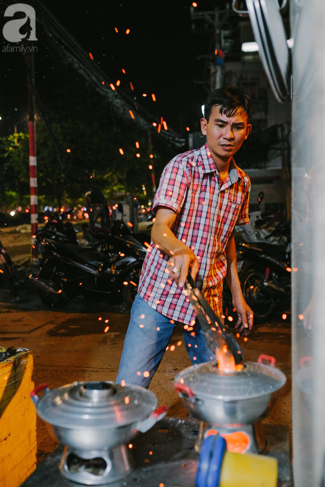 Ngày mưa Sài Gòn, thôi miên vị giác trong nồi lẩu mắm, nghe Út Nhàn rổn rảng kể chuyện 22 năm giữ chất miền Tây - Ảnh 8.