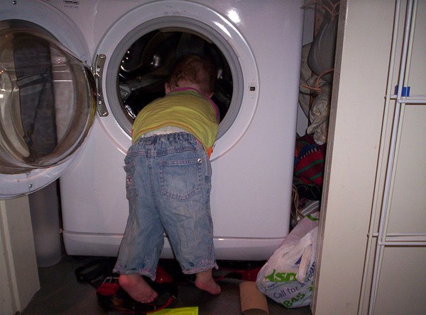 Hàng loạt vụ trẻ em chết thương tâm trong máy giặt, lời cảnh tỉnh cho các bậc cha mẹ - Ảnh 3.