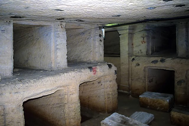 Phát hiện khu hầm mộ đồ sộ nghìn năm một cách tình cờ nhờ công của một con lừa - Ảnh 4.