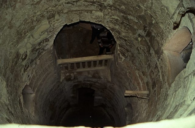 Phát hiện khu hầm mộ đồ sộ nghìn năm một cách tình cờ nhờ công của một con lừa - Ảnh 3.