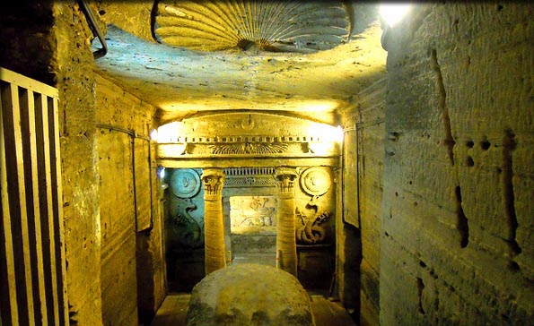 Phát hiện khu hầm mộ đồ sộ nghìn năm một cách tình cờ nhờ công của một con lừa - Ảnh 6.