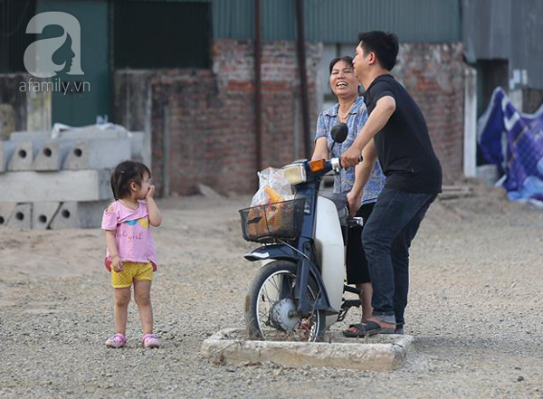 Hà Nội: Người dân bỏ... nhà chạy lấy người vì đường cao hơn nền nhà cả mét - Ảnh 13.