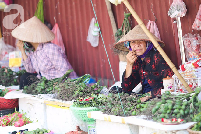 Thân thương những góc chợ quen buổi sớm trong ngõ nhỏ Hà Nội - Ảnh 7.