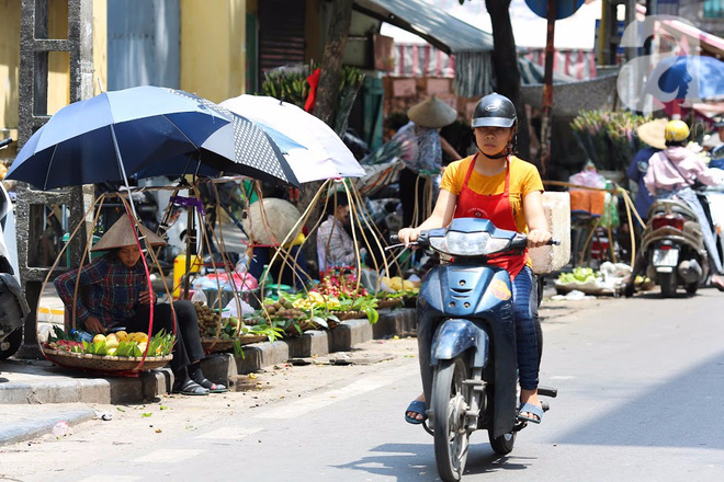 Thân thương những góc chợ quen buổi sớm trong ngõ nhỏ Hà Nội - Ảnh 6.