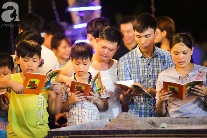 Lễ Vu lan dưới hoa đăng lung linh tại chùa Ninh Tảo (Hà Nam) - Ảnh 7.