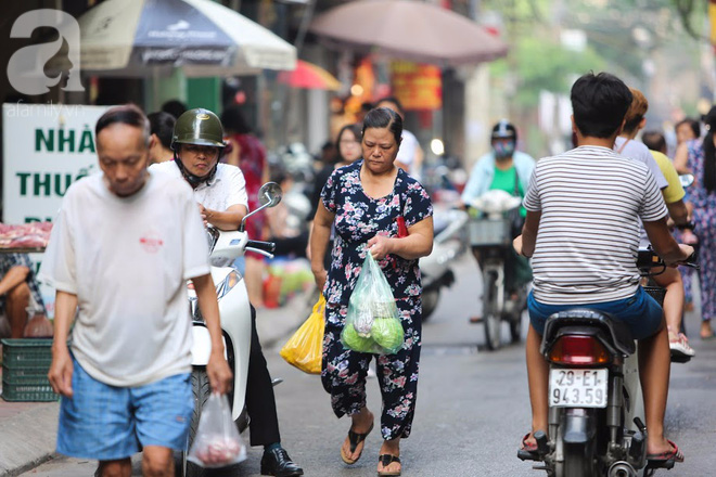 Thân thương những góc chợ quen buổi sớm trong ngõ nhỏ Hà Nội - Ảnh 17.