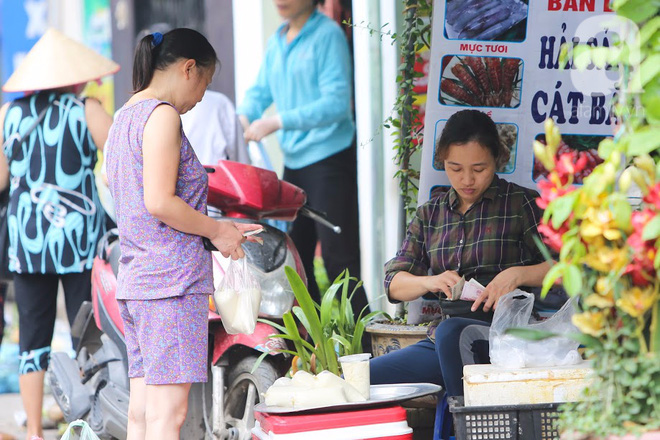 Thân thương những góc chợ quen buổi sớm trong ngõ nhỏ Hà Nội - Ảnh 14.