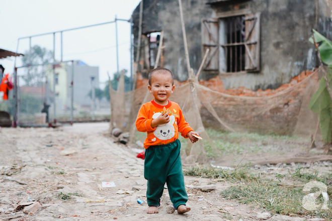 Vợ mất đột ngột khi đang mang bầu, anh Hách gà trống một mình chăm cả đàn 8 đứa con thơ - Ảnh 18.