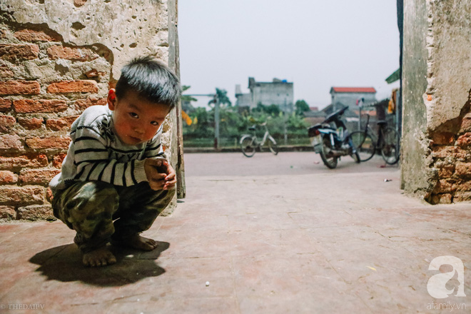 Vợ mất đột ngột khi đang mang bầu, anh Hách gà trống một mình chăm cả đàn 8 đứa con thơ - Ảnh 23.