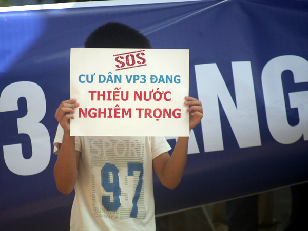 Hà Nội: Thiếu nước sạch suốt gần 4 năm, cư dân VP3 Linh Đàm “đội” nắng nóng 40 độ C phản đối CĐT - Ảnh 11.