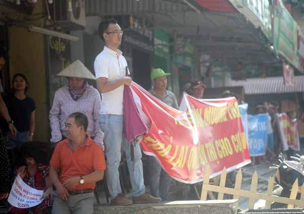Hà Nội: Thiếu nước sạch suốt gần 4 năm, cư dân VP3 Linh Đàm “đội” nắng nóng 40 độ C phản đối CĐT - Ảnh 13.