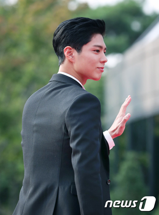 Thái tử Park Bo Gum một mình cân hết dàn mỹ nhân lộng lẫy tại thảm đỏ SDA - Ảnh 3.