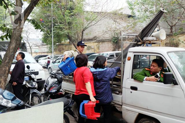 Hà Nội: 1 hộ dân bị xử phạt đến 6 triệu đồng do vứt rác tại vỉa hè - Ảnh 4.