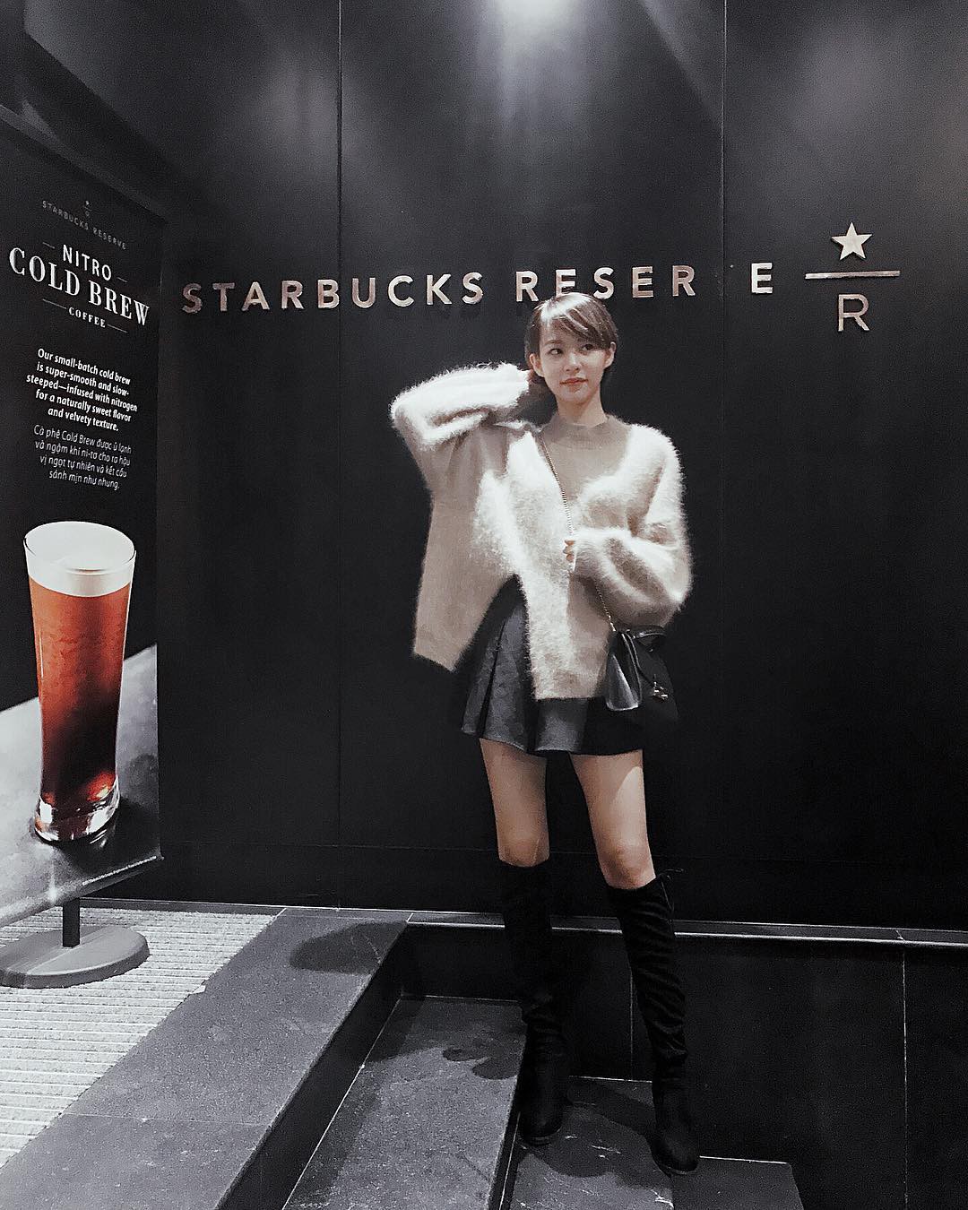 Lấn &aacute;t hết mọi loại kh&aacute;c, boots cao đến đầu gối trở th&agrave;nh m&oacute;n đồ được diện nhiều nhất trong m&ugrave;a đ&ocirc;ng năm nay - Ảnh 10.