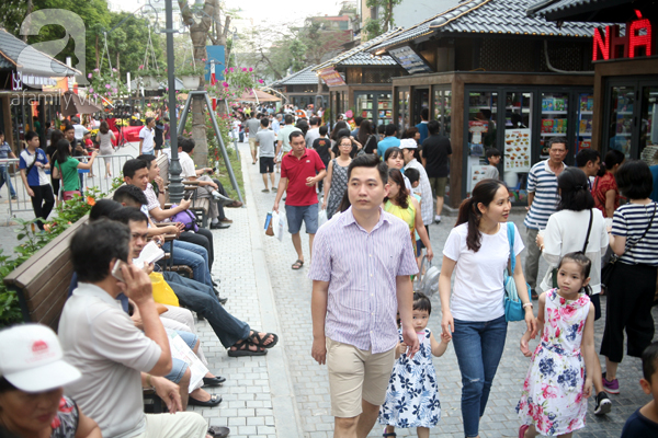 Phố sách đầu tiên được khai trương, người Thủ đô ùn ùn kéo đến thưởng ngoạn - Ảnh 10.