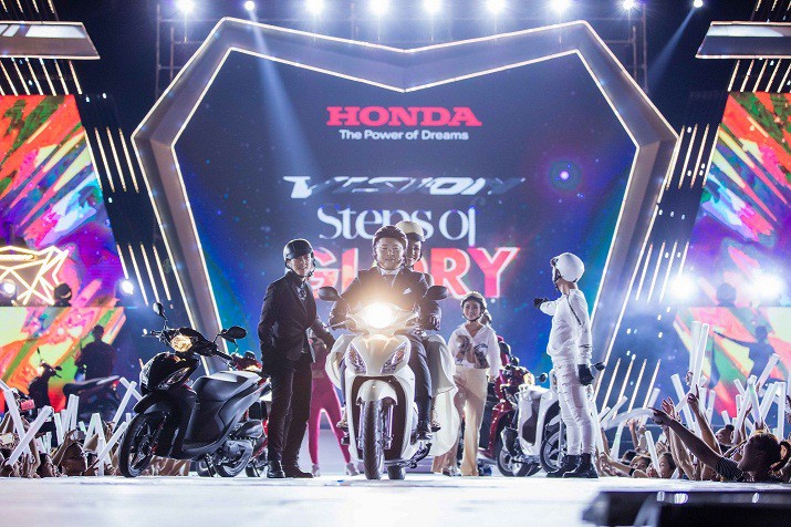 3 con số chứng minh độ hot kỷ lục của Honda VISION STEPS OF GLORY 2017 - Ảnh 1.