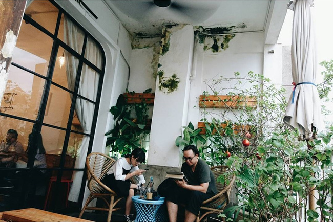 7 quán cafe có ban công cực hay ho để ngồi lì cả buổi không biết chán ở Sài Gòn - Ảnh 5.