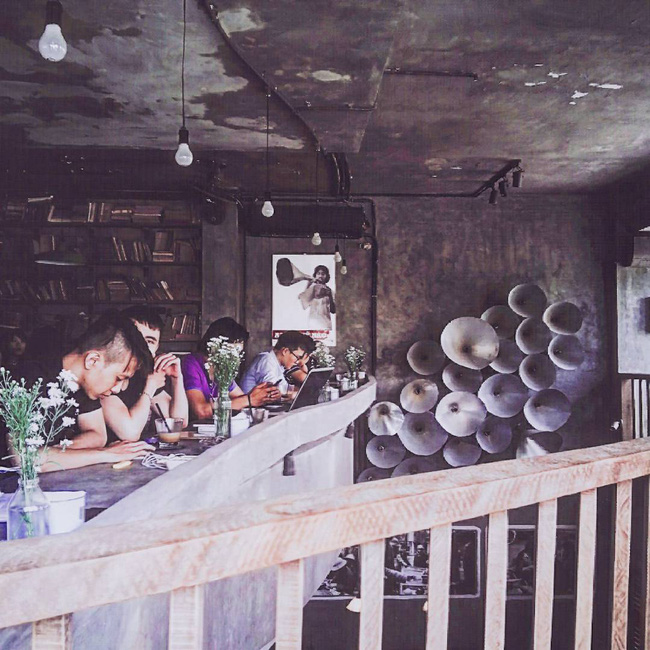 7 quán cafe có ban công cực hay ho để ngồi lì cả buổi không biết chán ở Sài Gòn - Ảnh 25.