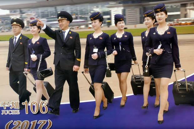 Tiếp viên hàng không Triều Tiên xinh như mộng - Ảnh 2.