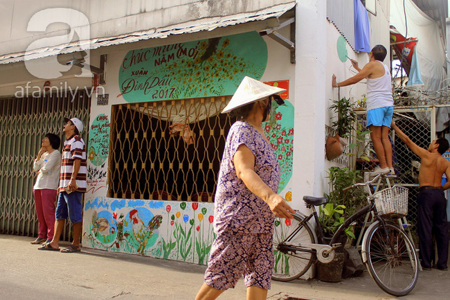 Bức tranh cuối cùng trong “năm con khỉ” của lão hoạ sĩ đường phố chất chơi Sài Gòn - Ảnh 1.