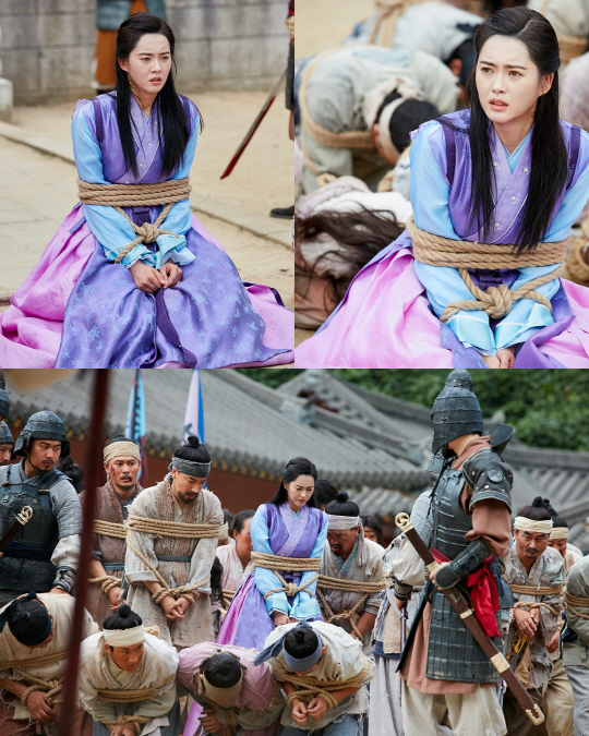 Hoa kiếm Hwarang: Học chữ chưa được bao lâu mà Park Seo Joon đã dám tự xưng Hoàng đế - Ảnh 2.