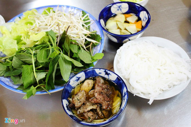 6 món ăn siêu bình dân mà khách nước ngoài nào đến Việt Nam cũng muốn thử - Ảnh 1.