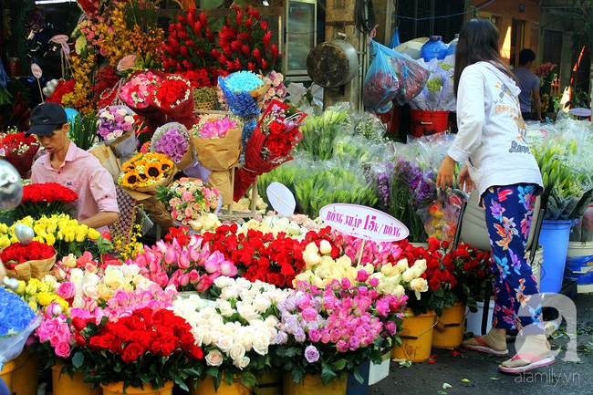 Bất ngờ với giá hoa ngày lễ Valentine tại Sài Gòn: Ít người mua, giá còn rẻ hơn ngày thường - Ảnh 5.