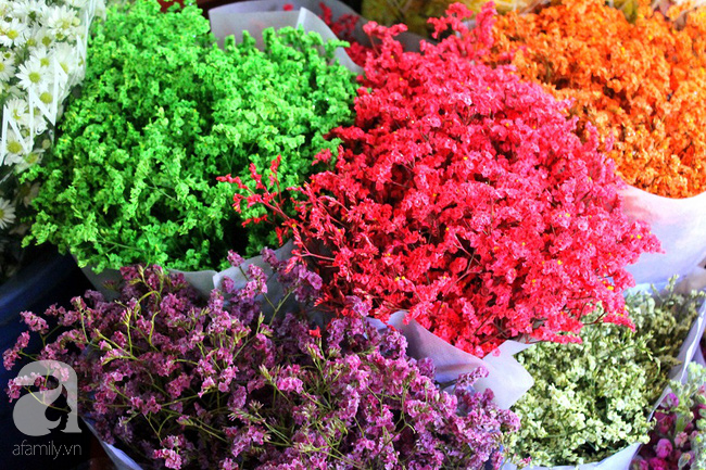 Bất ngờ với giá hoa ngày lễ Valentine tại Sài Gòn: Ít người mua, giá còn rẻ hơn ngày thường - Ảnh 8.