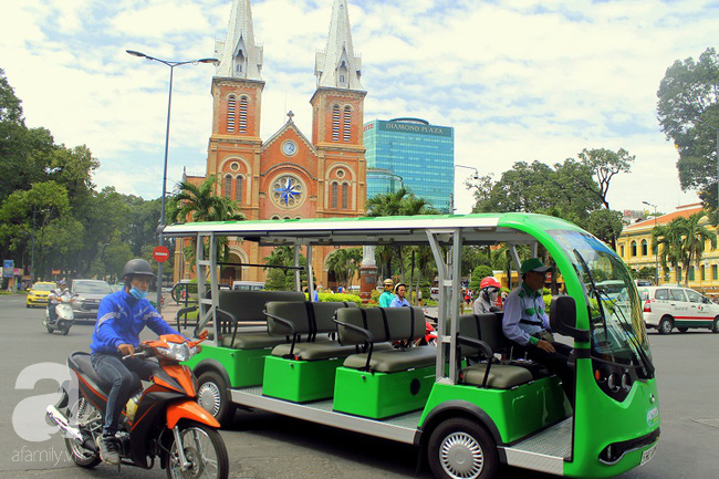 Theo chân các nữ tài xế trên những chuyến xe buýt điện đầu tiên ở Sài Gòn - Ảnh 1.