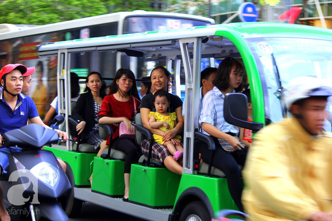Theo chân các nữ tài xế trên những chuyến xe buýt điện đầu tiên ở Sài Gòn - Ảnh 13.