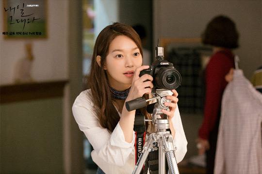 Kể từ ngày có Shin Min Ah, Lee Je Hoon ngày càng phạm phải nhiều tội tày trời - Ảnh 1. Kể từ ngày có Shin Min Ah, Lee Je Hoon ngày càng phạm phải nhiều tội tày trời - Ảnh 1.