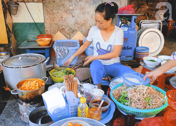 9 quán bún giá mềm cho bữa sáng ngon tuyệt ở Hà Nội - Ảnh 11.