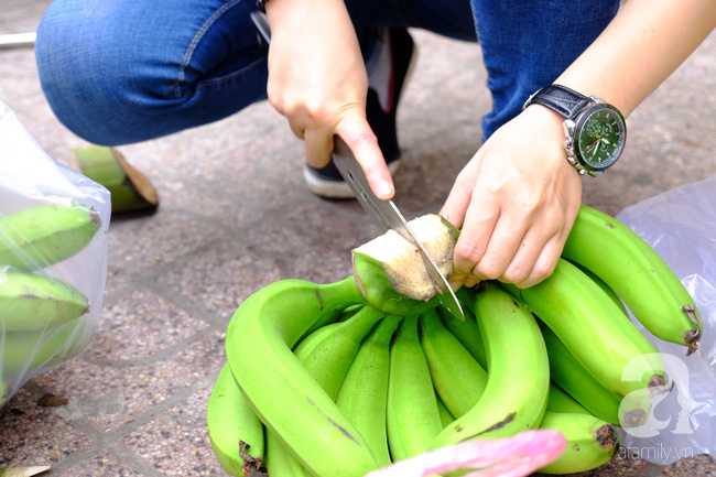 Nữ sinh Sài Gòn xuống đường “cứu chuối” giúp bà con Đồng Nai - Ảnh 5.