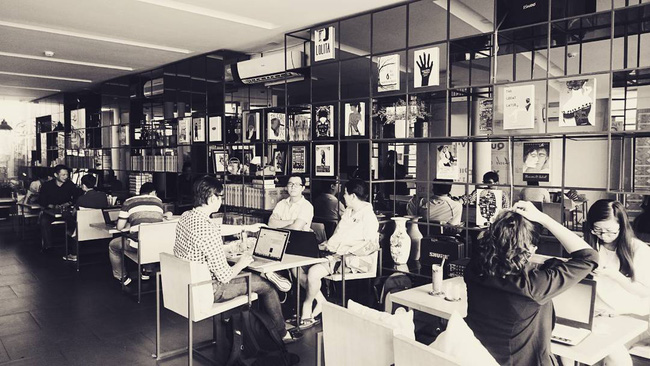 4 nhà sách đẹp mê ly, ở lì cả ngày không biết chán ở Sài Gòn - Ảnh 4. 4 nhà sách đẹp mê ly, ở lì cả ngày không biết chán ở Sài Gòn - Ảnh 4.