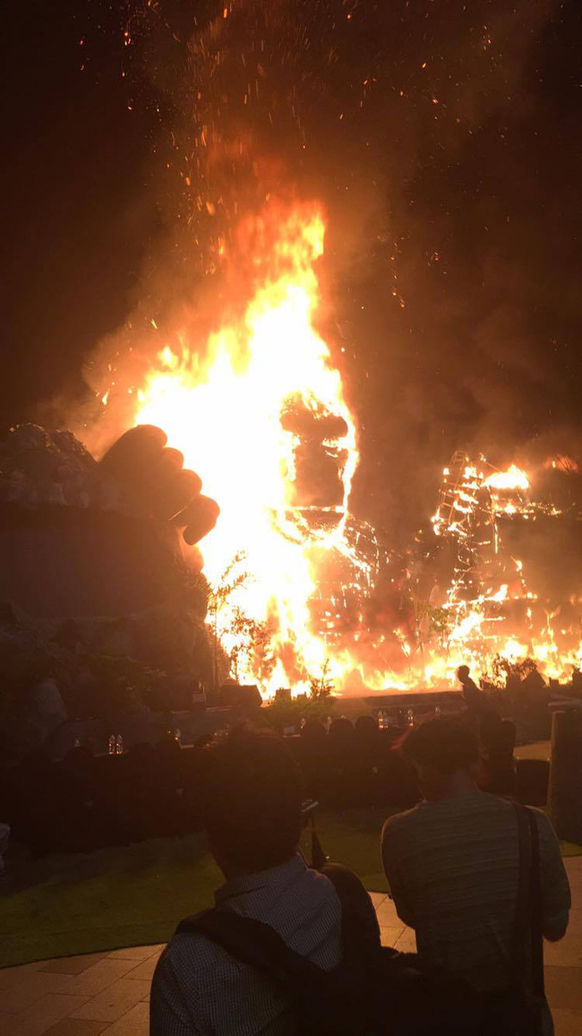 Sân khấu công chiếu Kong: Skull Island tại TP.HCM bất ngờ phực cháy - Ảnh 2.