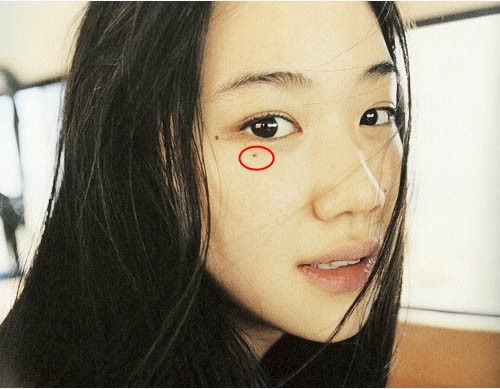 Nếu bạn có nốt ruồi xung quanh mắt thì nhất định phải hiểu rõ ý nghĩa của chúng, nhất là tình duyên - Ảnh 2.