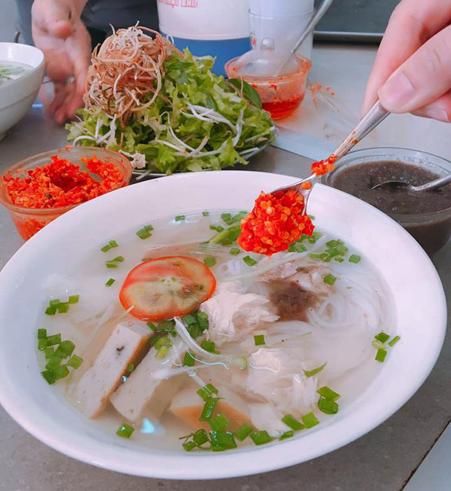 6 món ăn đường phố rẻ mà ngon nức tiếng của Nha Trang - Ảnh 2. 6 món ăn đường phố rẻ mà ngon nức tiếng của Nha Trang - Ảnh 2.