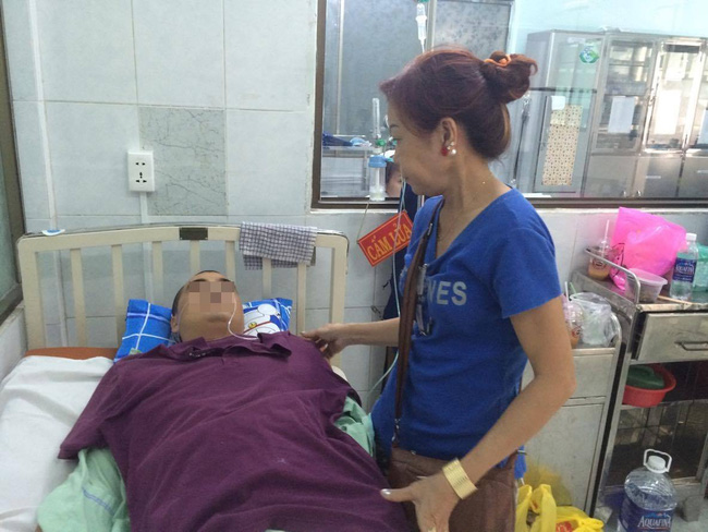 Mẹ tài xế GrabBike bị xe ôm đâm gục ở Sài Gòn: Nhìn con đầy máu me mà tôi không tin là sự thật - Ảnh 2.