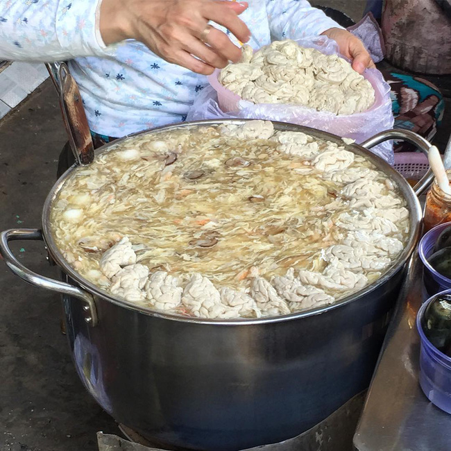 6 quán ăn bình dân chẳng cần quảng cáo nhưng lúc nào cũng tấp nập khách ở Sài Gòn - Ảnh 19. 6 quán ăn bình dân chẳng cần quảng cáo nhưng lúc nào cũng tấp nập khách ở Sài Gòn - Ảnh 19.