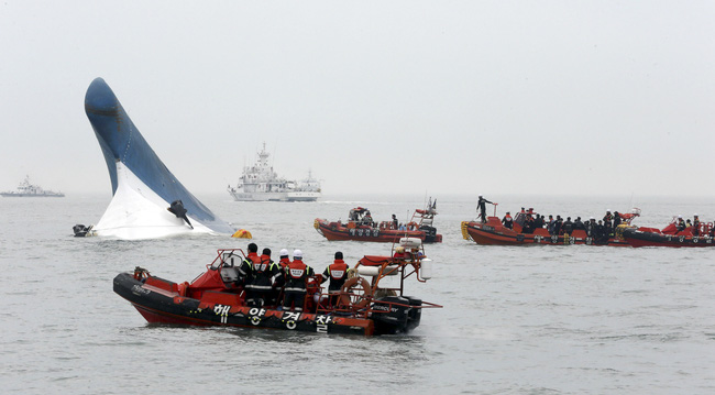 Thảm kịch chìm phà Sewol: 3 năm còn nguyên một nỗi đau khôn nguôi với cả đất nước Hàn Quốc - Ảnh 1.