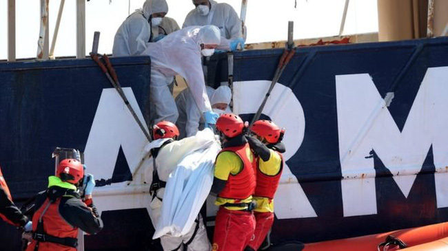 Chìm tàu ngoài khơi biển Libya, hơn 200 người có thể đã thiệt mạng - Ảnh 1.