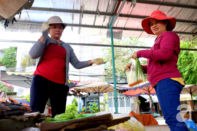 Gặp “vị cứu tinh” hiến đất mở chợ cho người bán rong ở Sài Gòn - Ảnh 4.