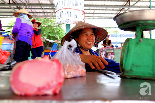 Gặp “vị cứu tinh” hiến đất mở chợ cho người bán rong ở Sài Gòn - Ảnh 12.