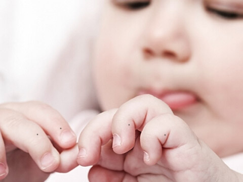 8 loại nốt ruồi may mắn giúp bạn thường gặp quý nhân khi khó khăn - Ảnh 2. 8 loại nốt ruồi may mắn giúp bạn thường gặp quý nhân khi khó khăn - Ảnh 2.