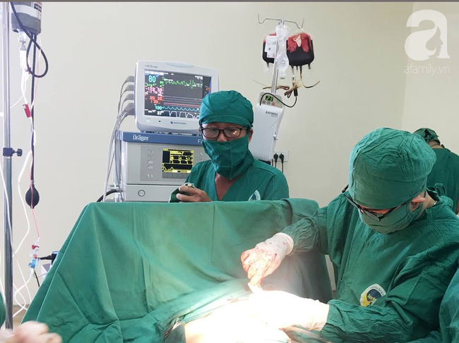 TP.HCM: Một người đàn ông tự đâm vào tim mình được cứu sống thần kỳ - Ảnh 2. TP.HCM: Một người đàn ông tự đâm vào tim mình được cứu sống thần kỳ - Ảnh 2.