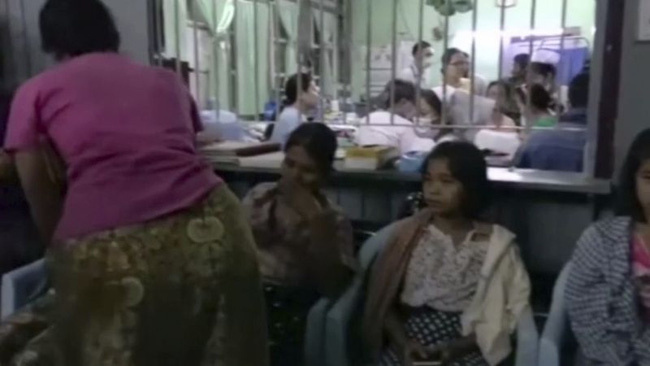 Lật phà chở khách đi ăn cưới ở Myanmar, 20 người chết - Ảnh 1. Lật phà chở khách đi ăn cưới ở Myanmar, 20 người chết - Ảnh 1.