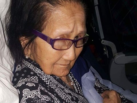 United Airlines ép cụ bà 94 tuổi tàn tật bỏ ghế thương gia sang hạng phổ thông - Ảnh 1.