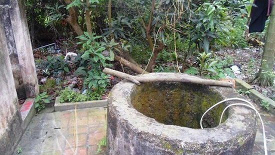 Gia Lai: Đau lòng nửa đêm mẹ vứt con ruột xuống giếng - Ảnh 1. Gia Lai: Đau lòng nửa đêm mẹ vứt con ruột xuống giếng - Ảnh 1.